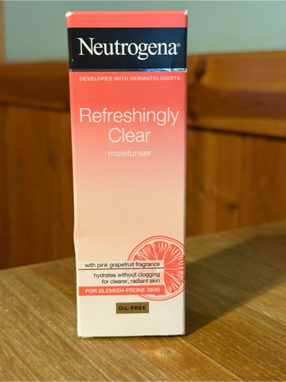 Neutrogena Refreshingly Clear Moisturiser -Oil Free